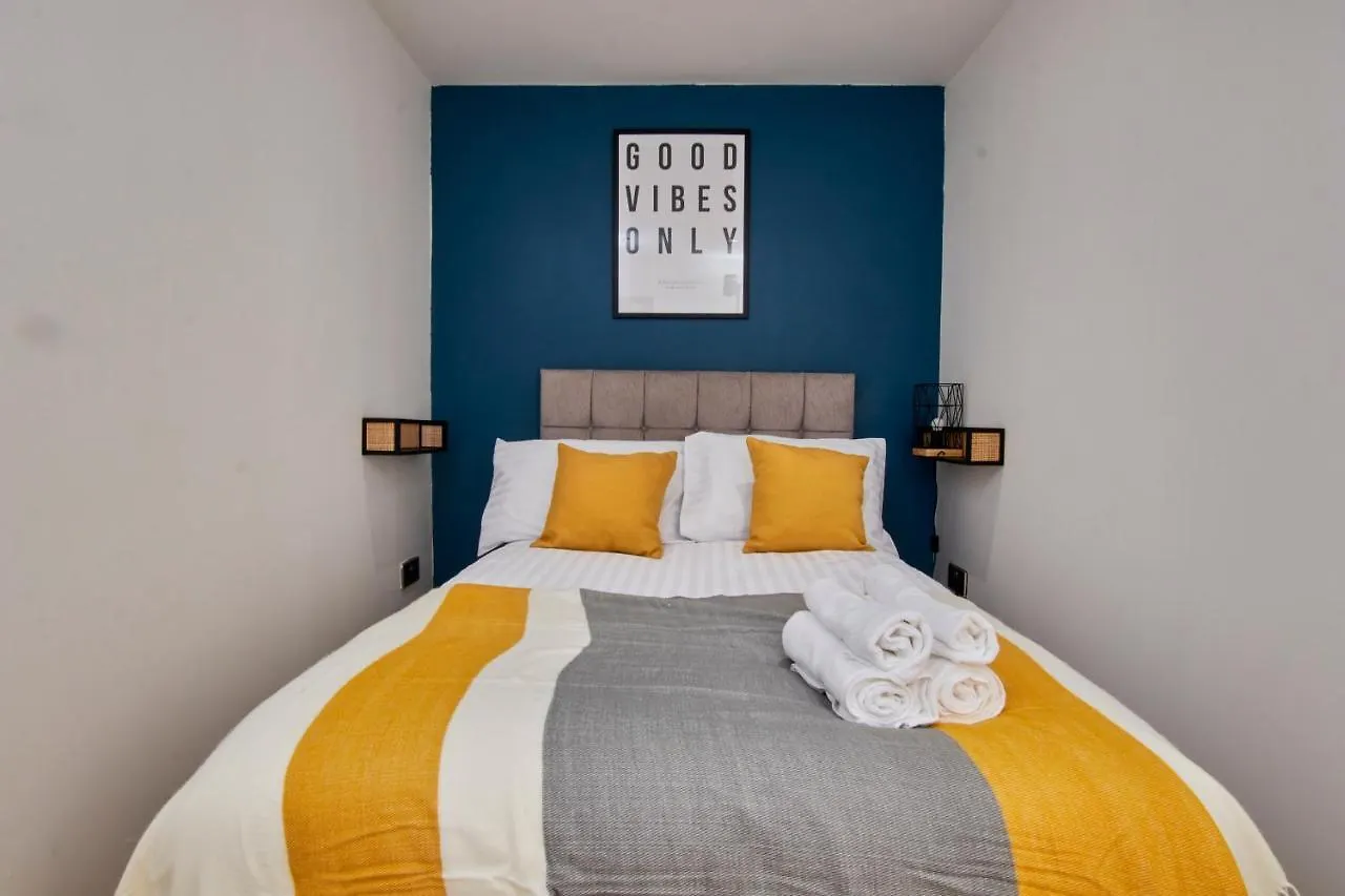 Spacious City Centre 3 Bedroom, 3 Bathroom Leeds  0*, Leeds (West Yorkshire)